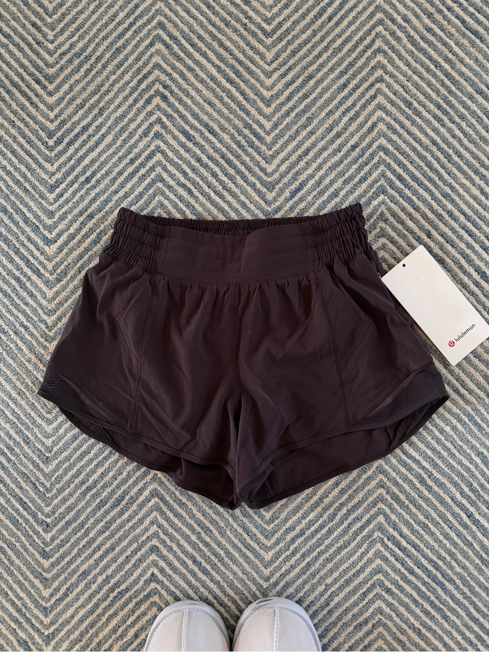 NWT lululemon sequoia brown shorts - Picture 4 of 4